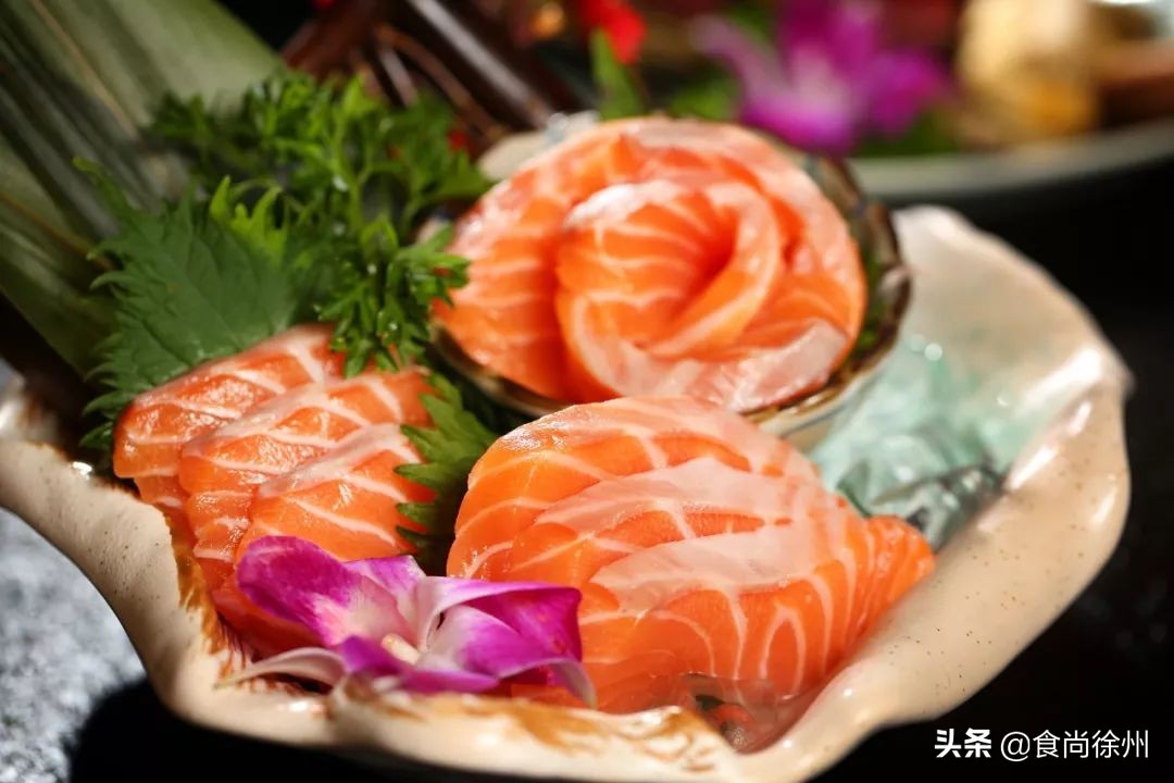 徐州发现超魔幻烧肉酒场，颜值赛高！能够大口吃肉大口喝酒！