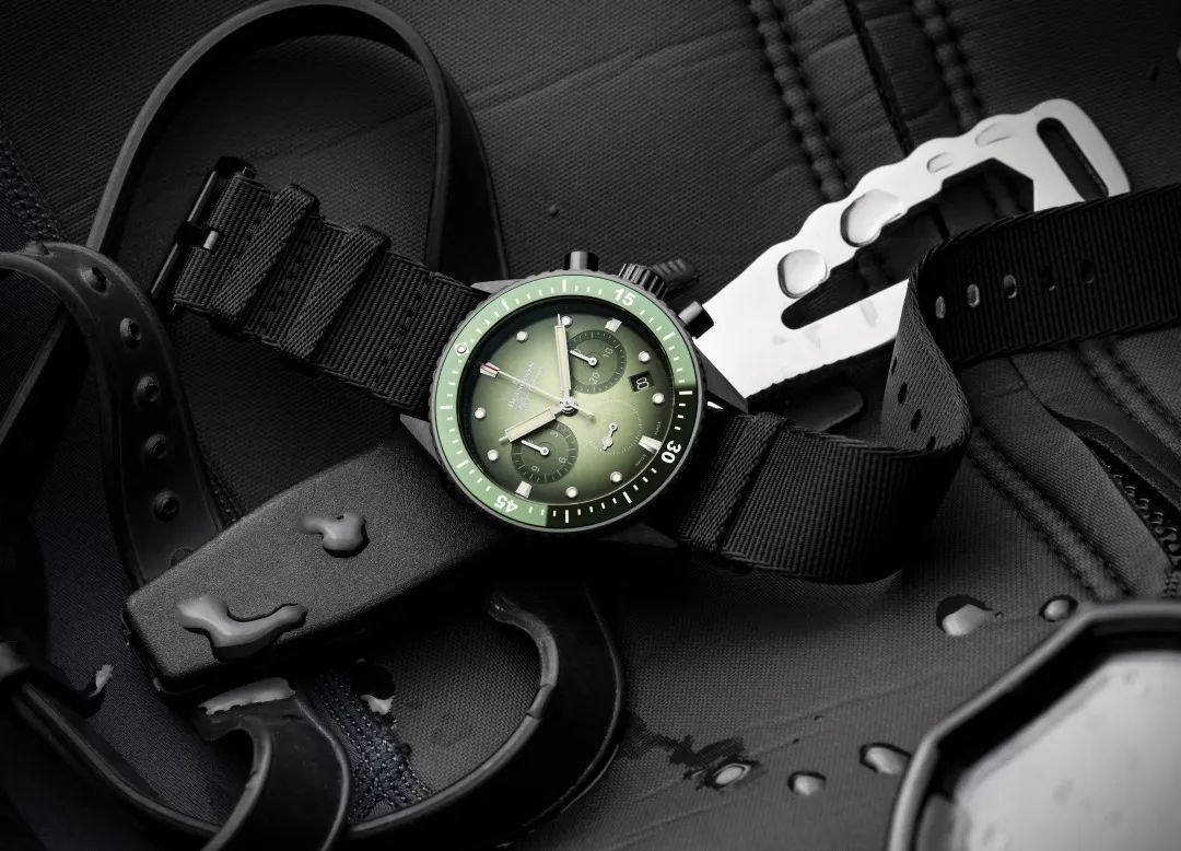 你在海里当海王，我在海底发绿光