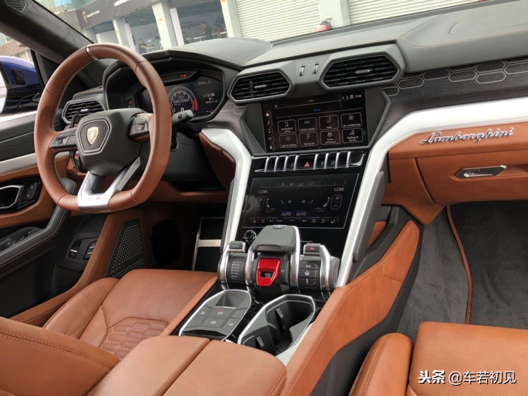 讲述放牛娃与蛮牛的完美邂逅，赛道试驾*博兰**基尼全系