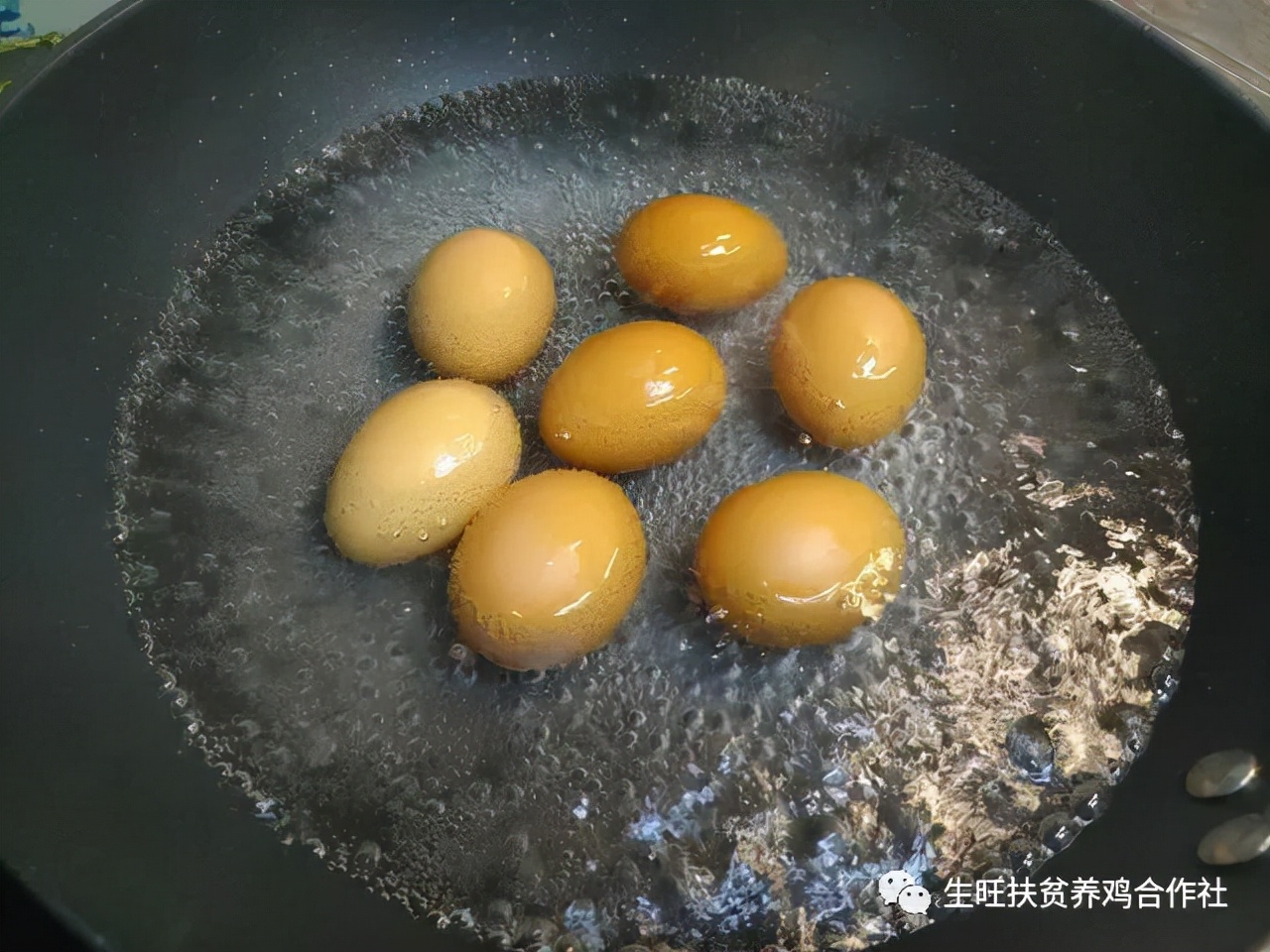 熟鸡蛋蛋黄外层发青是怎么回事,鸡蛋煮多久才是黄蛋黄