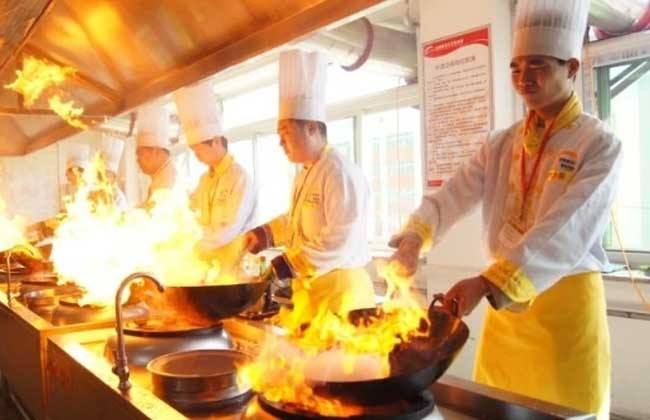 学厨师去厨师学校学有前途吗,厨师这个职业赚钱吗