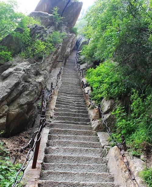 华山北峰到中峰都是险道吗,华山旅游必须走险道和栈道吗