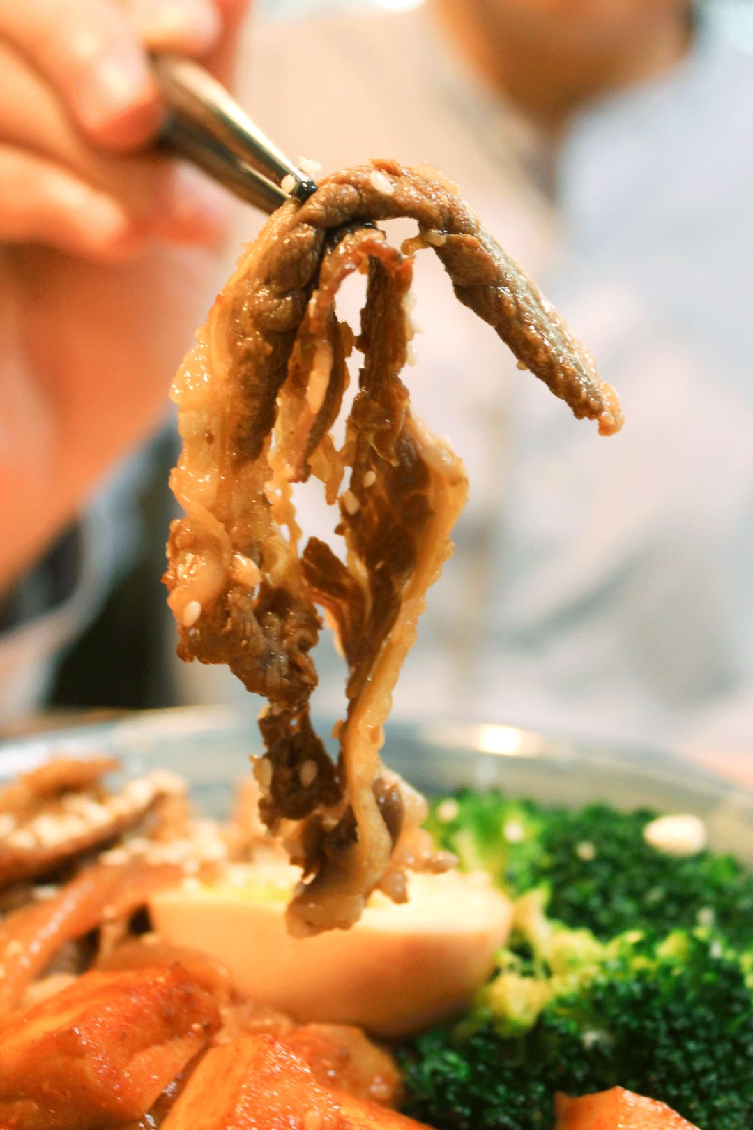 青岛这家进口海鲜店，竟把工厂开到了食客眼前？用自助价格吃怀石品质！