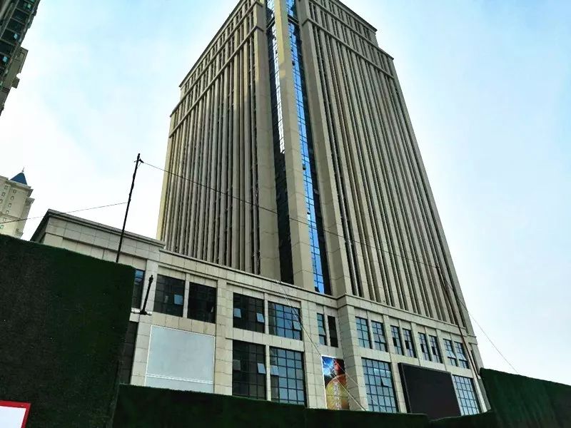 火爆之后骤冷！开始拓展潮牌、书店、童乐、餐饮的中大门，真能扮演好经开商业扛把子？