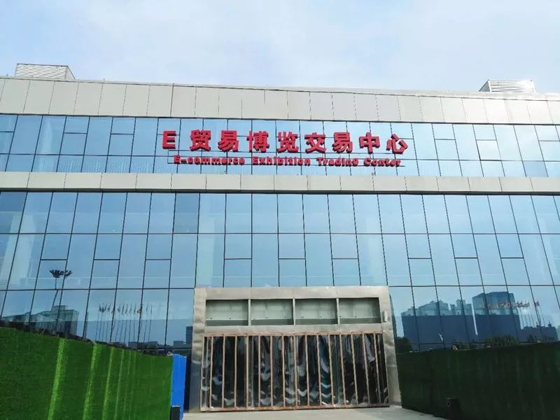 火爆之后骤冷！开始拓展潮牌、书店、童乐、餐饮的中大门，真能扮演好经开商业扛把子？