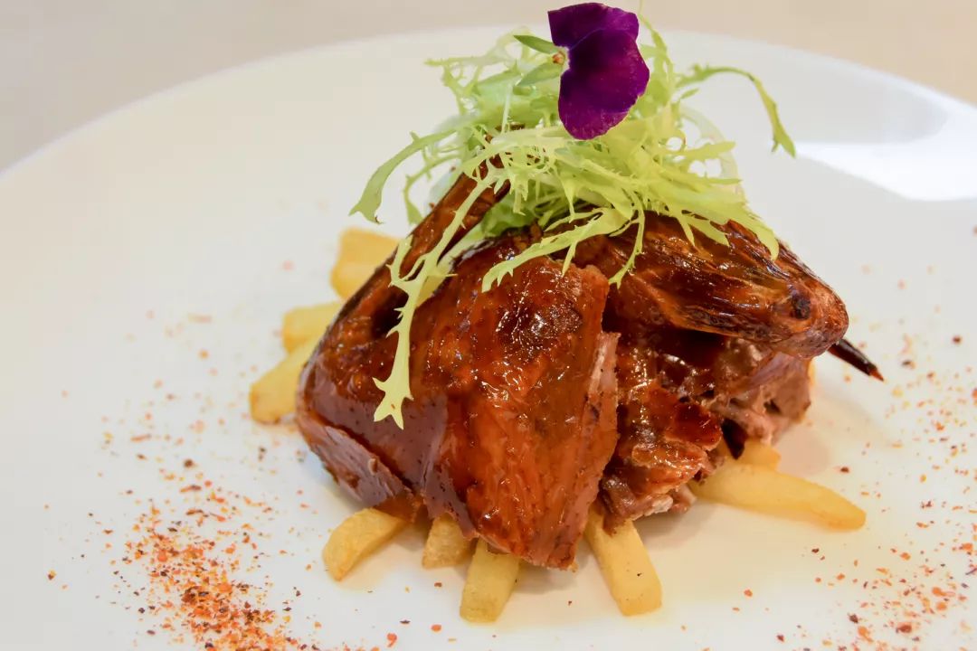 ¥138/位——80年历史！淮海路传奇花园酒店半自助午餐！海鲜刺身蟹菜畅吃，羊排乳鸽任选诚意满分！