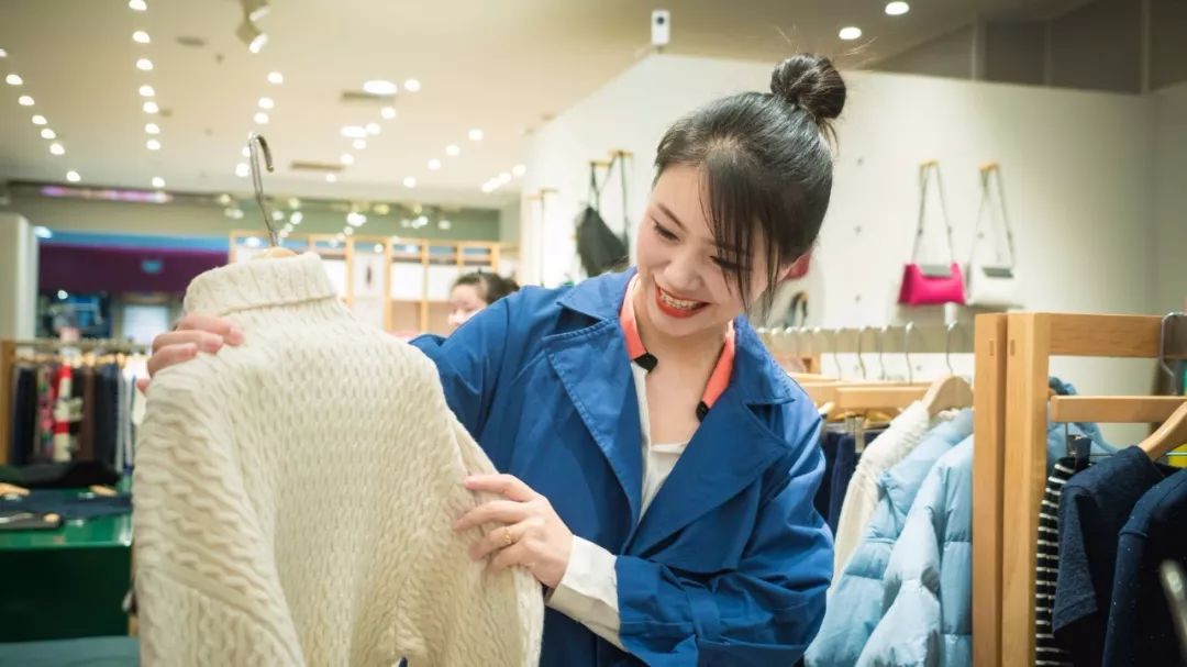 精致女人逛街需要几步,精致的女人和省钱的女人