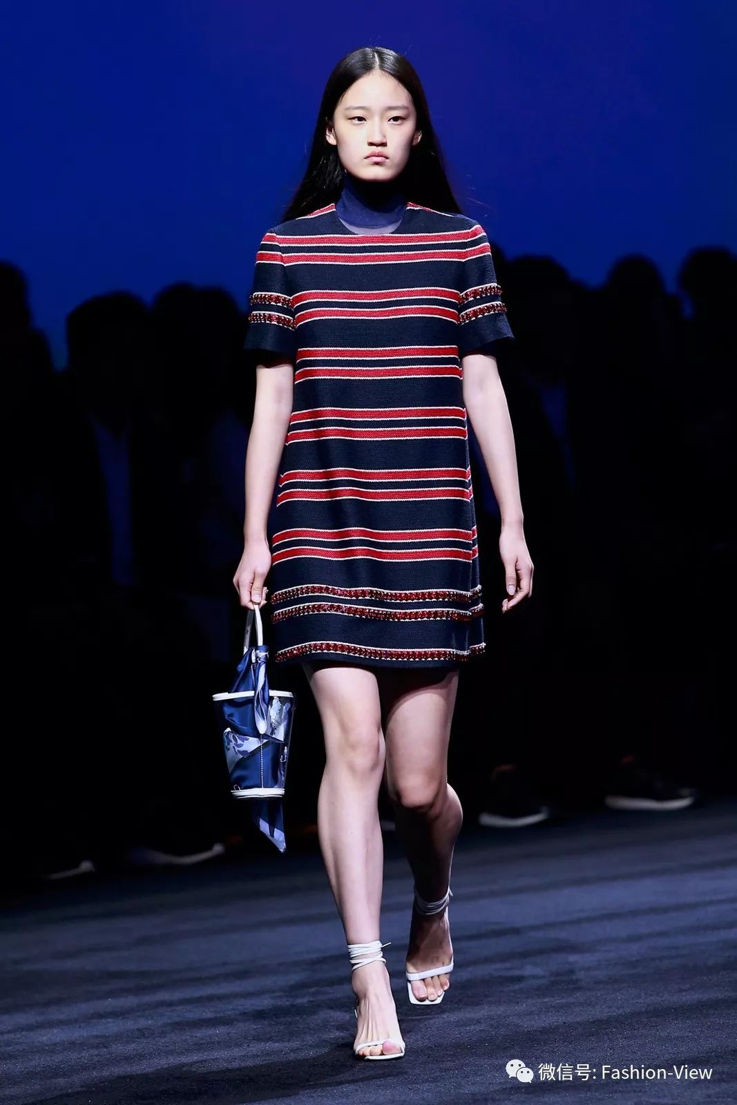 耳畔余音绕是什么意思,恩派雅羊绒衫女