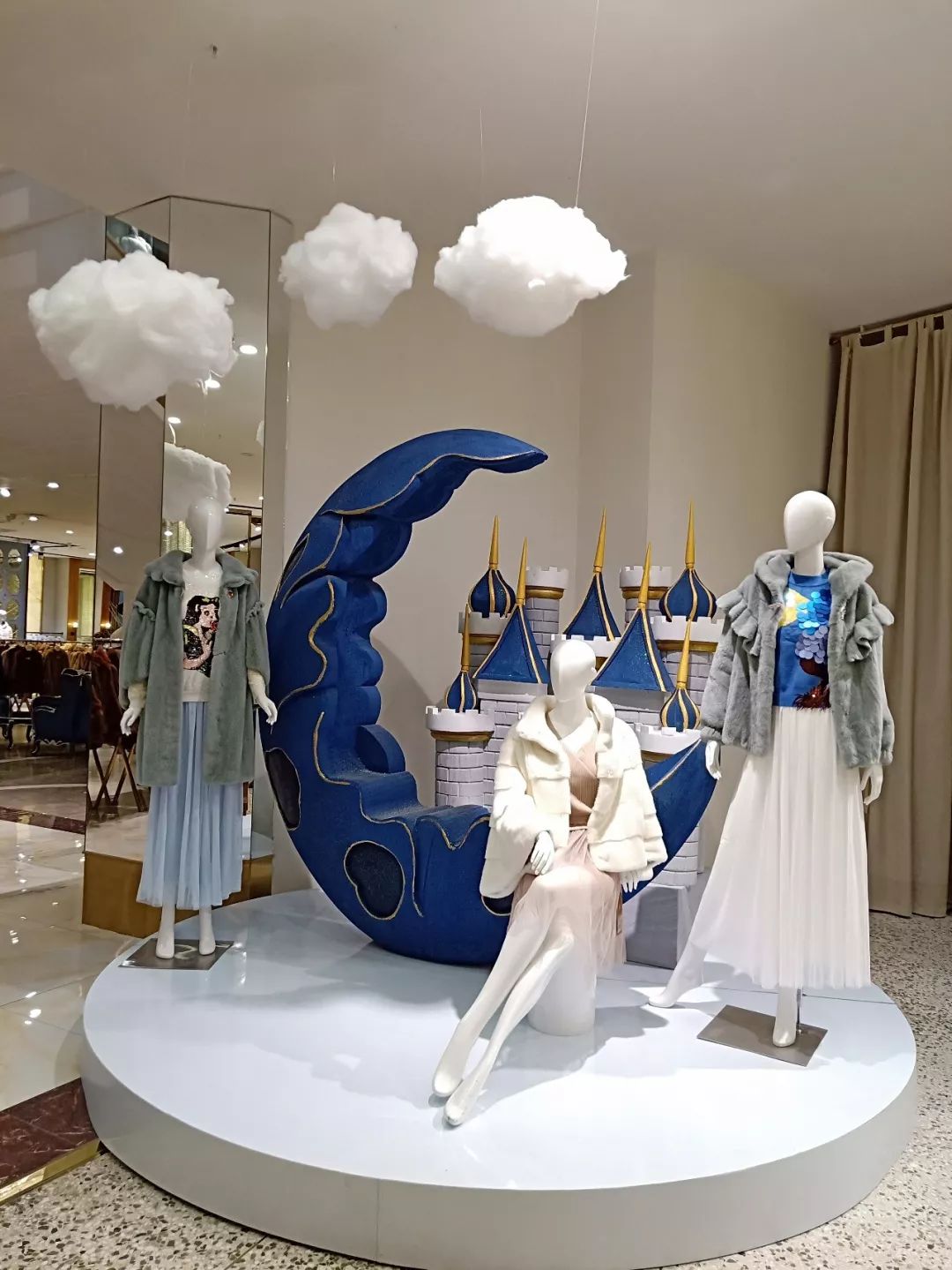 不是开玩笑，用羽绒服的价格买皮草！单身的朋友来这儿，还有可能从此告别双11！