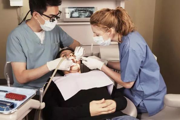 拔牙后什么时候能吃荤菜,拔牙后吃东西不用忌口吧