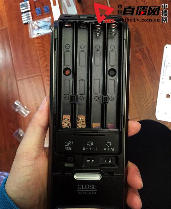 三星指纹锁dp728锁舌怎么伸出来,三星dp728指纹锁能够用软件开锁吗