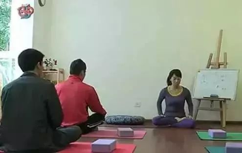 如何坐着打通全身经络的最好方法,坐着打通经络最好的运动