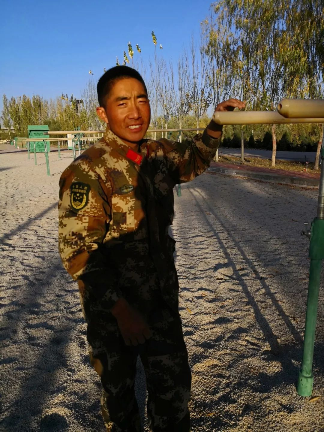 战友熄灯号小视频,熄灯号军旅曲