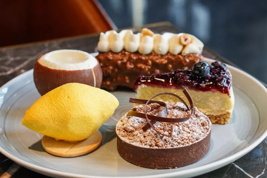 ¥299/2大1小——英迪格魔都第3家分号放大招！波龙鳕鱼和牛海陆饕餮狂欢！