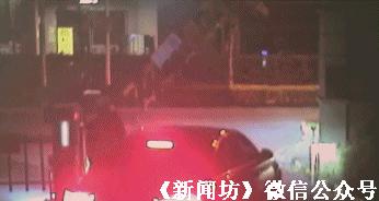 今朝上海｜外卖点了3杯喜茶，结果喝出“套套”，门店、饿了么均称：不是我干的！