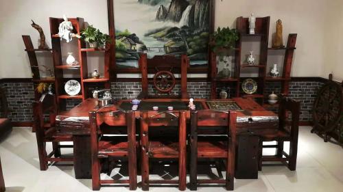 钛金板酒店墙面装饰,古船木装饰板