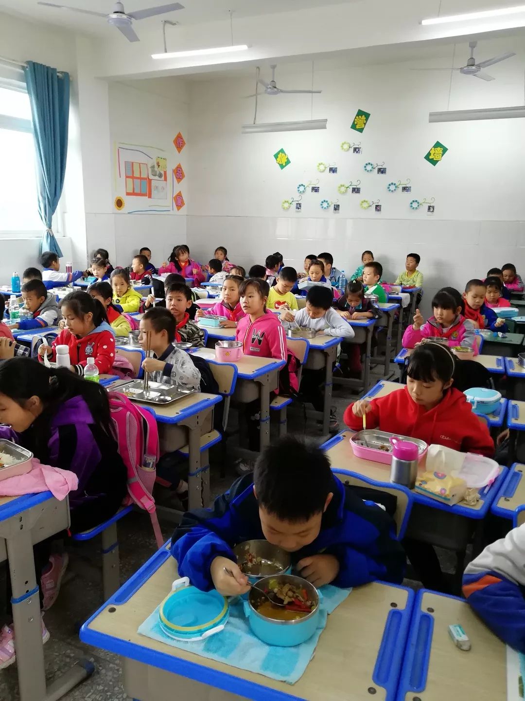 为了孩子吃上可口的饭菜,为了孩子吃到安全的饭菜