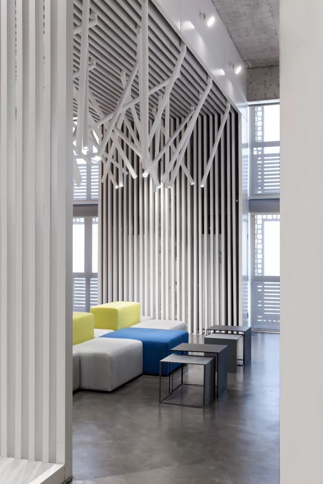 一个七彩青年创想空间，打破了居住与工作间的壁垒