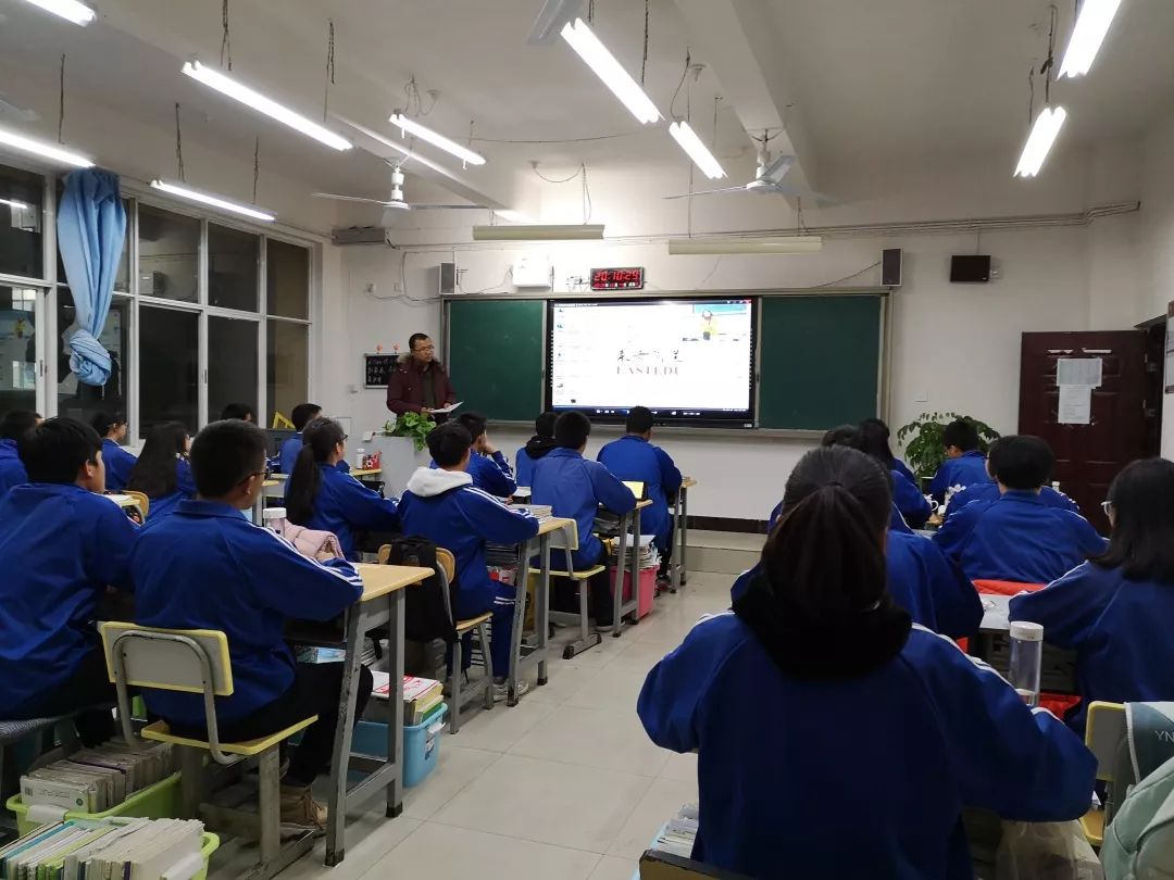 一块屏幕改变命运原文,一块改变命运的屏幕