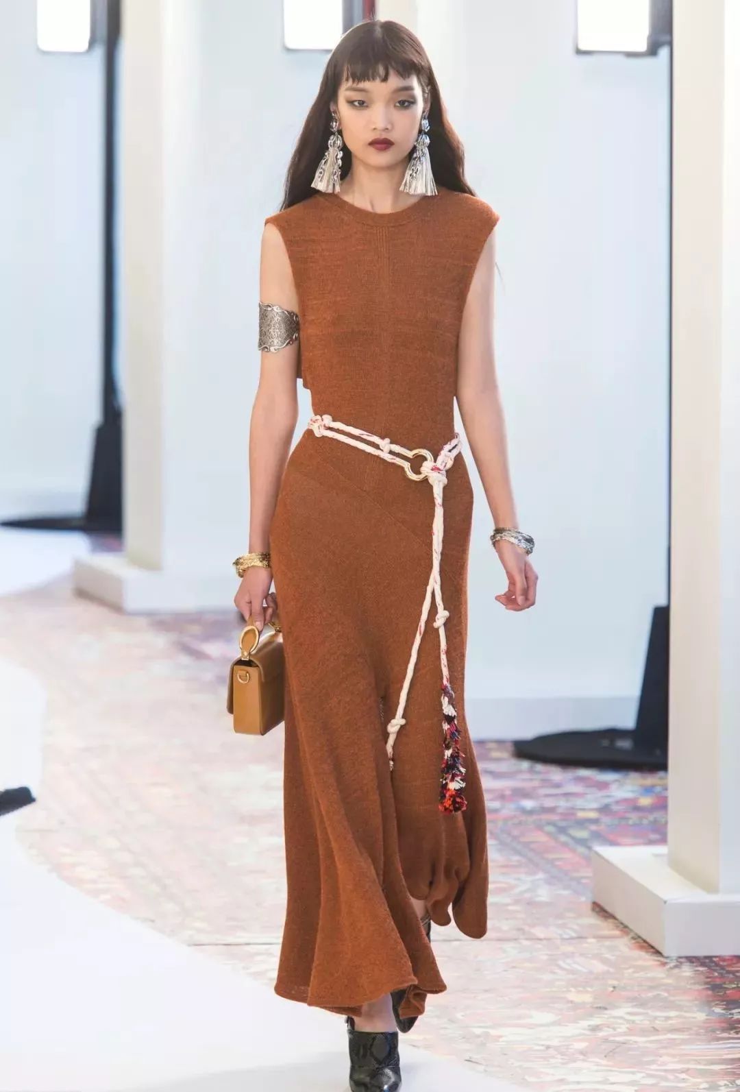 漆皮靴、渔夫帽、百褶裙……林徽因居然是隐藏的带货博主！