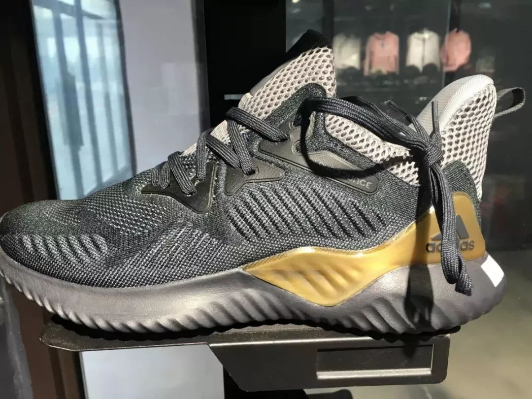 阿迪耐克加厚长款羽绒服捡漏,阿迪达斯羽绒服700元能买到真的吗