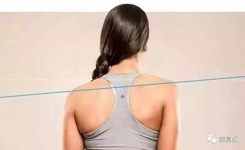 高低肩怎么快速纠正改善,严重高低肩怎么自我矫正