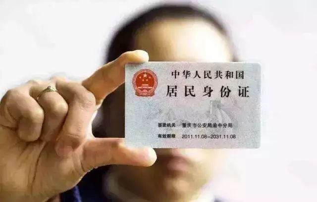 90后女孩发4张照片,女孩偷偷给男友拍照结果悲剧了
