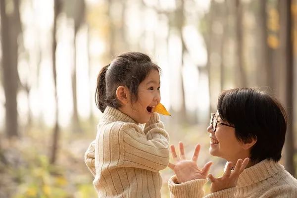 短裤上有黄色分泌物是怎么治,宝宝短裤上有黄色分泌物怎么回事