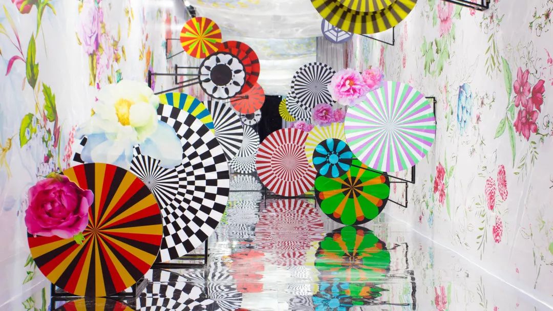 交互艺术展！地铁主题巨型扭蛋机！欢乐小丑团……新晋潮酷打卡圣地来袭