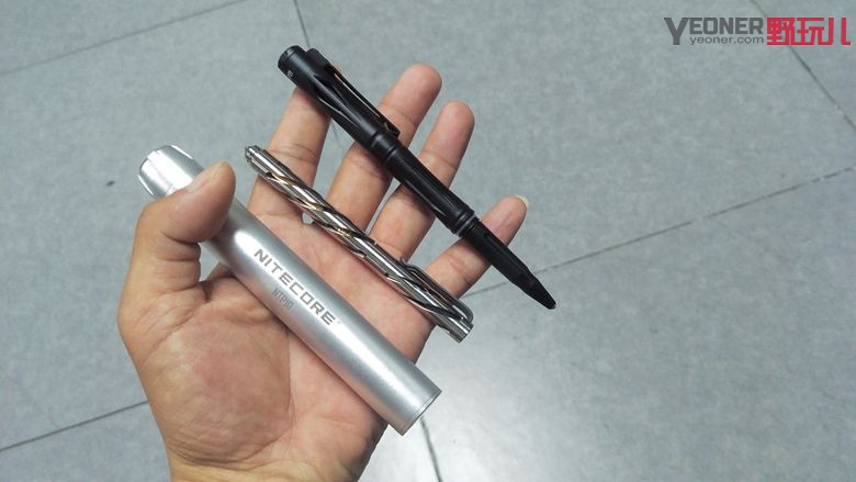 可上天遁地的奈特科尔战术笔NTP21随身体验