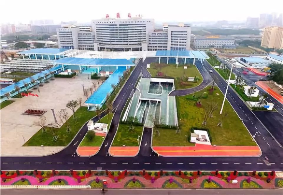 动车组增加到13.5对！汕头火车站这样做，确保站内良好交通秩序！