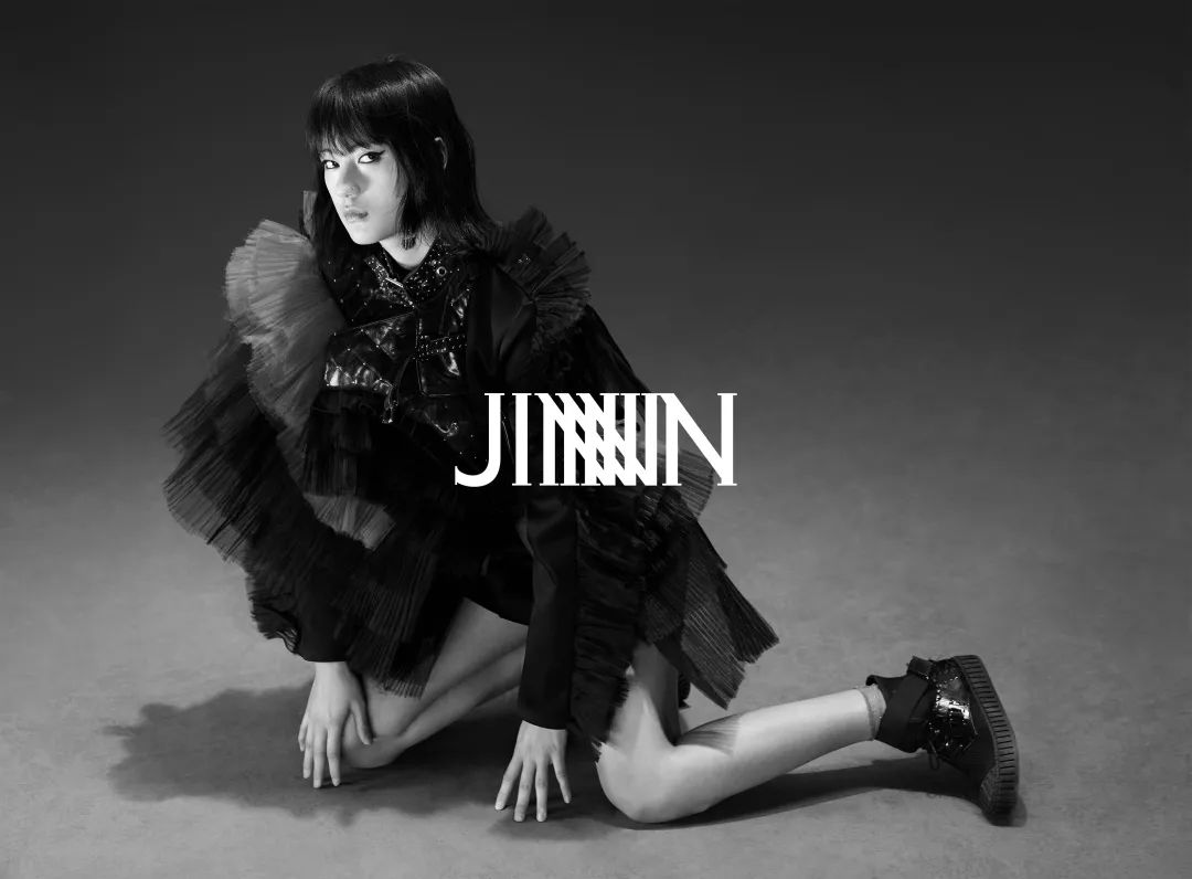 明星都爱Ta的眼镜，但其实Ta是个时装品牌