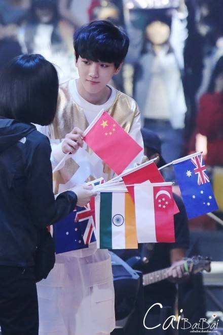 exo边伯贤最新状态,exo2016边伯贤获奖感言