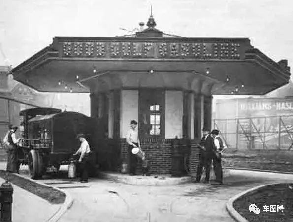 加油站百年演变史：从拖油瓶到女招待，为吸引顾客真是拼了