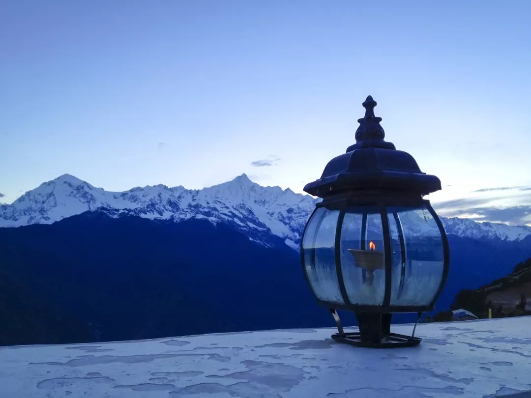 央珍《无性别的神》修订版推出，打开被传奇与想象遮蔽的真实*藏西**心灵｜悦读