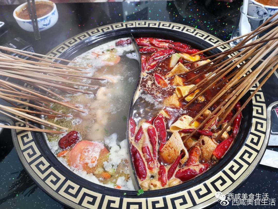 跟着朋友去了咸阳二中隔壁的民院侯家麻辣烫