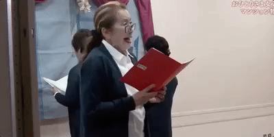 一辈子没结婚，7个单身女人买房同居10年，80岁了还染发、化妆、四处去浪……把老年生活过成了诗