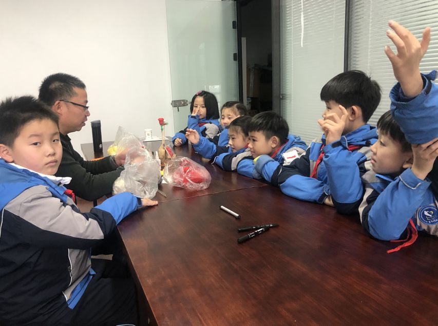 玄外附小·旋风雏鹰假日小队丨巧手捏面人，文化指尖承