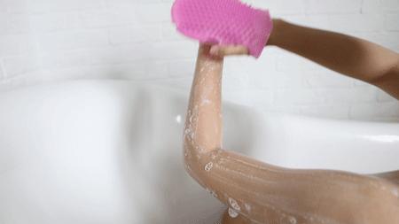 教科书级瘦身法！刷完一身爽的沐浴经络刷，通经络、减脂肪、去角质，让你边洗澡边瘦！