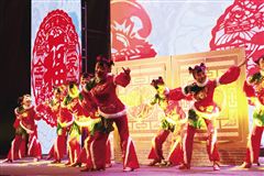 欢歌劲舞海东春晚“醉”暖河湟