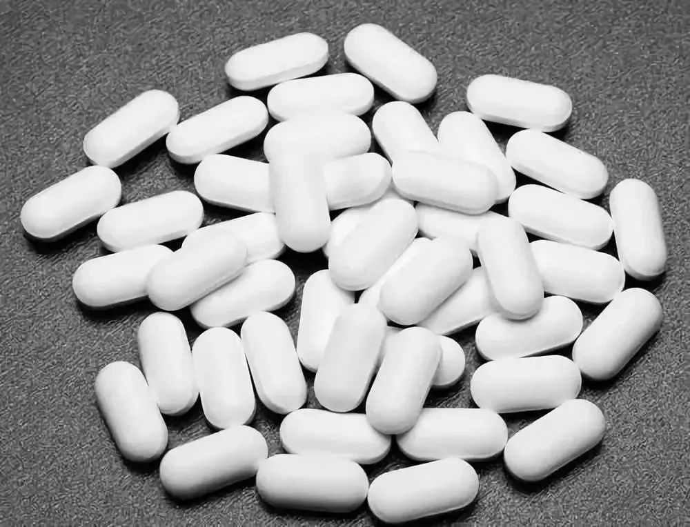 女子“被艾滋”12年，闺蜜竟用乌鸡白凤丸骗走她64万！