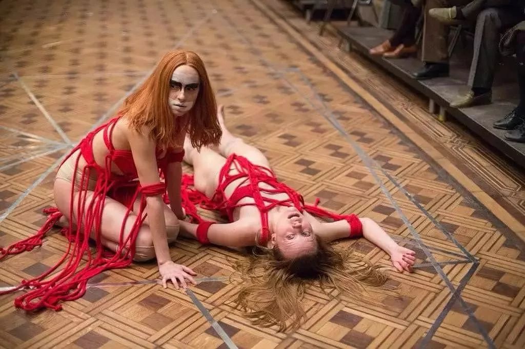 最诡异的恐怖片只有几十秒,8部令人不寒而栗的恐怖片