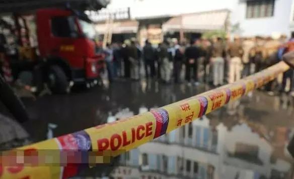 希望你能够化险为夷,印度一公寓起火致6人死亡