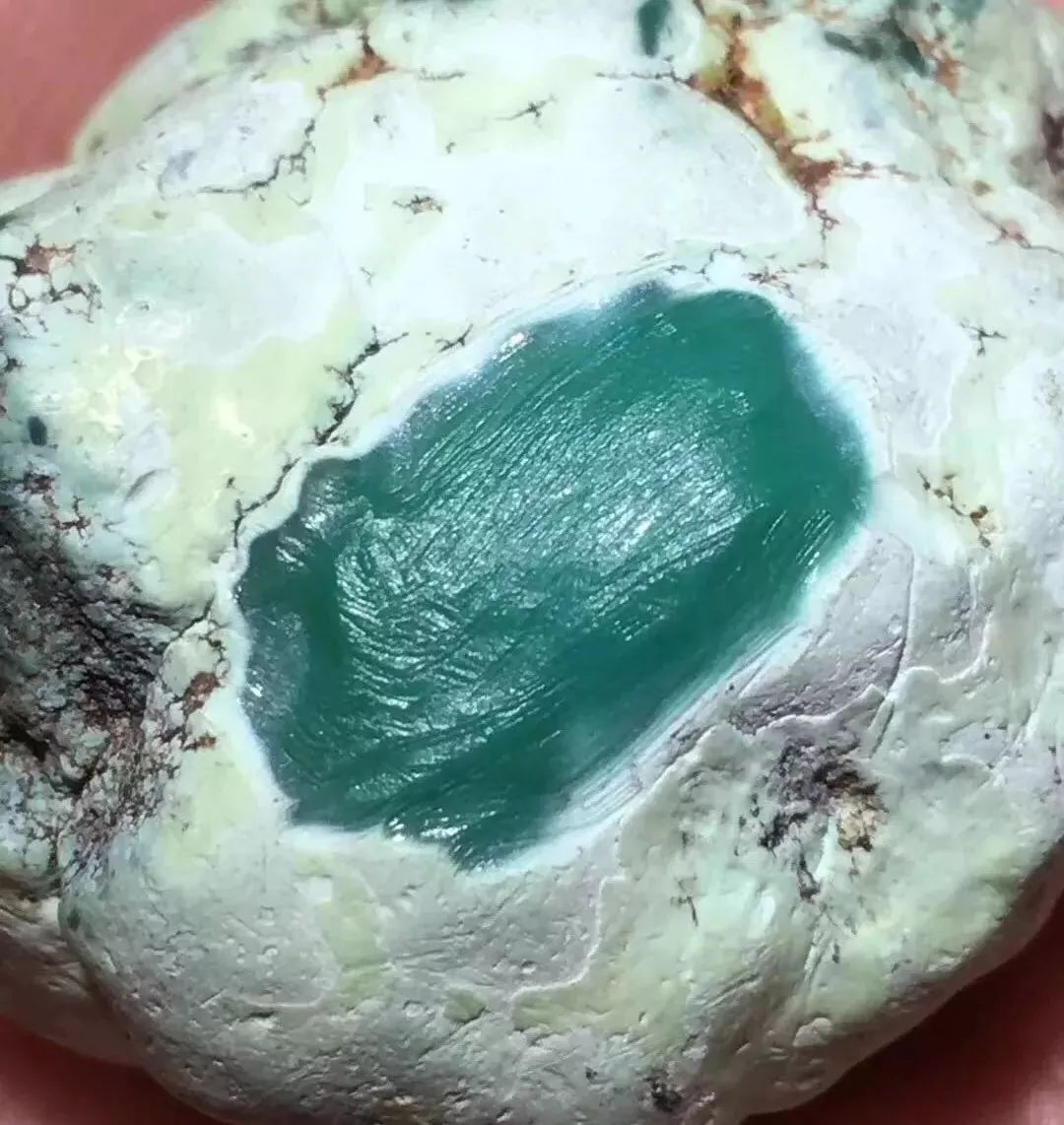 绿松石配饰能够戴一辈子吗,绿松石配饰一半绿一半蓝