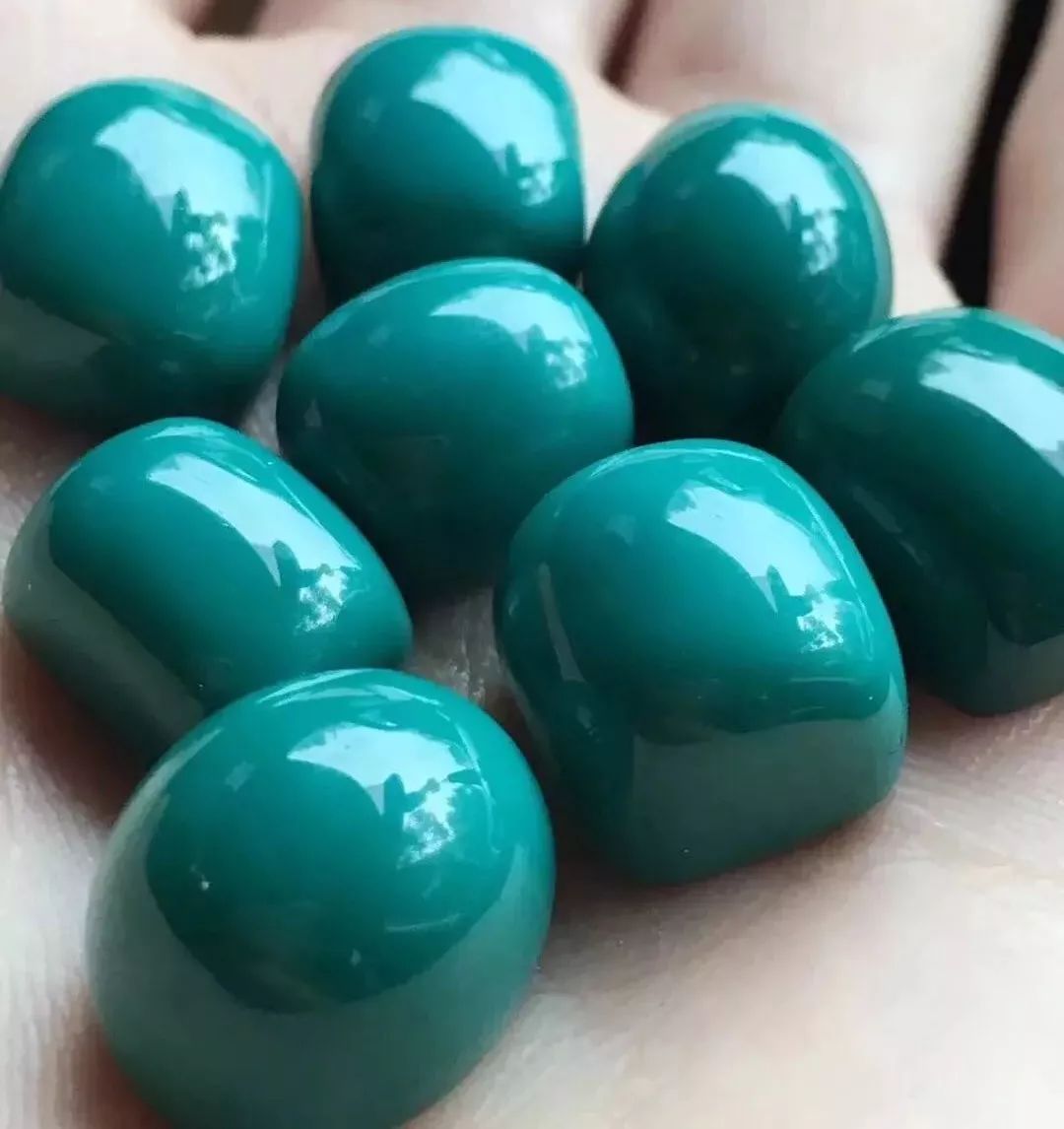 绿松石配饰能够戴一辈子吗,绿松石配饰一半绿一半蓝