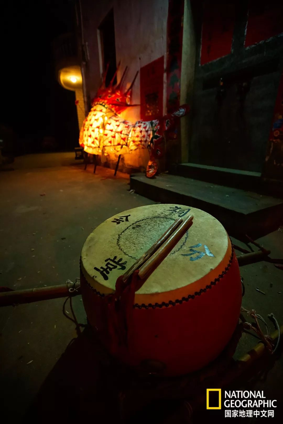 这盏燃了200年的徽州鱼灯，带你游回小时候