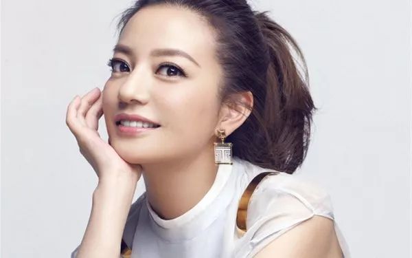 赵薇黄有龙经济官司,黄有龙和赵薇现在的生活状况