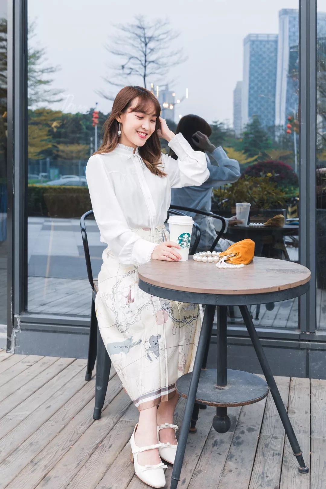 发型妆容与穿搭 (妆容发型和穿搭都是要害)