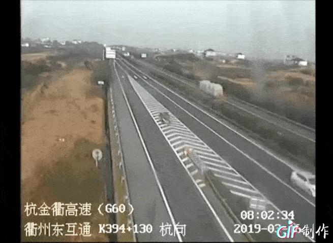 杭金衢高速上翻车，硬核奶奶保护怀中3个月大的婴儿毫发无伤