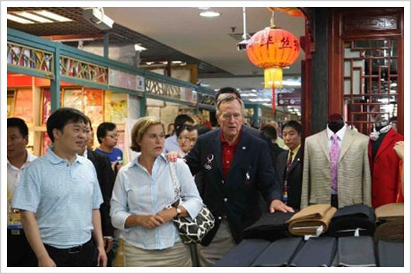 8万亿假的新世界